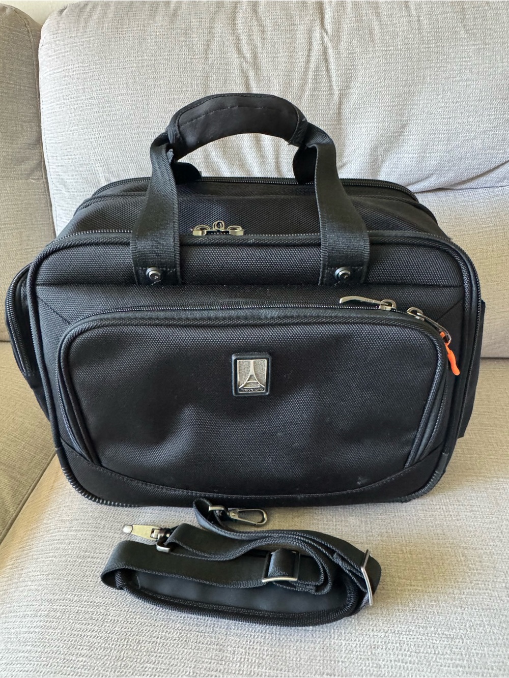 Travelpro FlightCrew 5 Airline Crew Pilot Flight Attendant Tote Bag Black